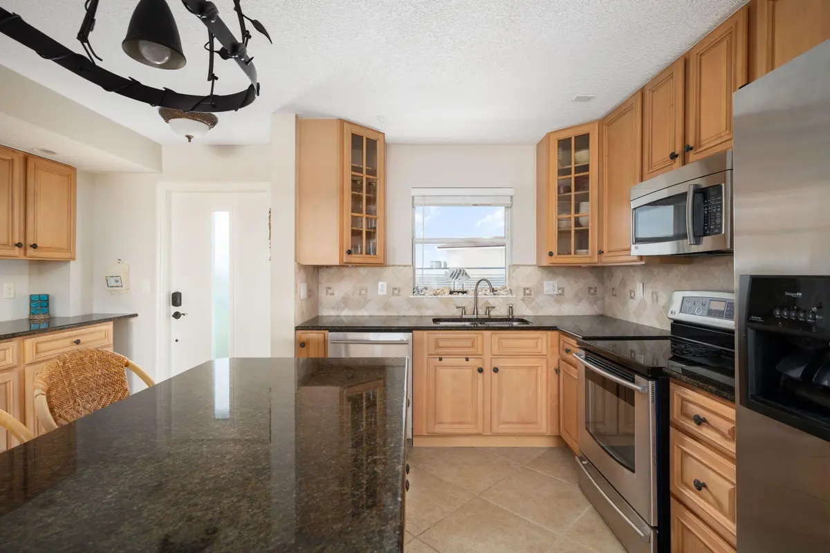 13-web-or-mls-4049 Ocean Dr 505--15 at 4049 Ocean Drive 505, Vero Beach