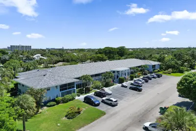 2734 NE 27th Court 17, Lighthouse Point – Condominium for sale