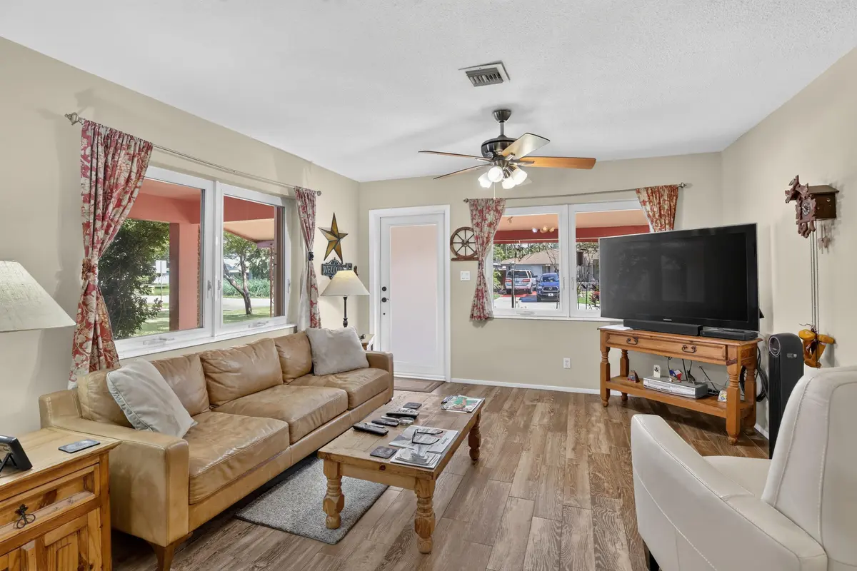 10-print-_A7A9471 at 220 NW 48th Street, Oakland Park