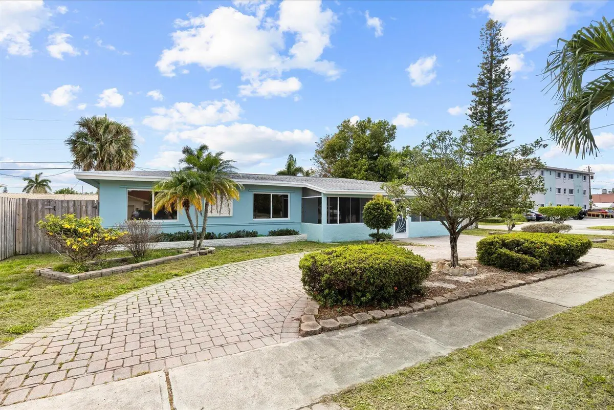 02-800 in-33 at 800 SE 13th Court, Deerfield Beach