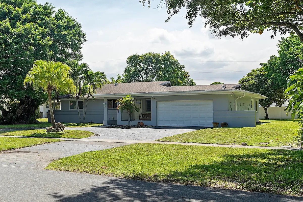 521 SW 59th st - - 010 at 521 SW 59th Avenue, Plantation