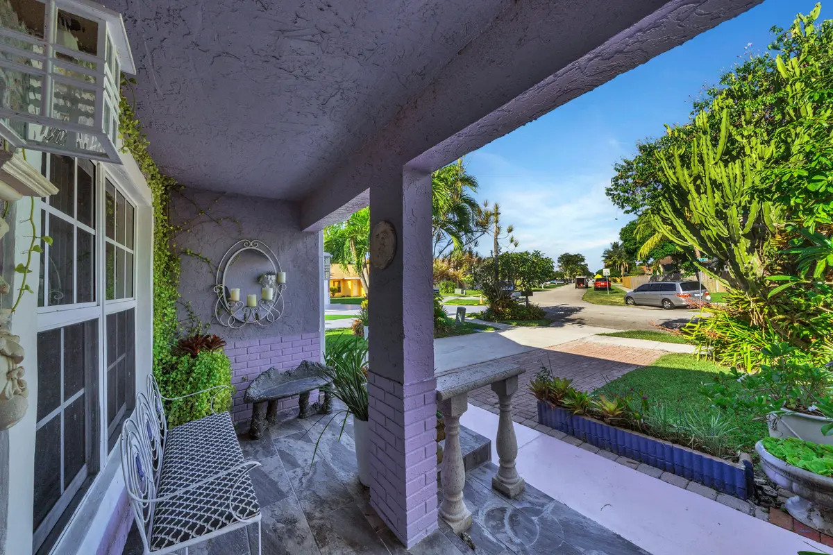 19 Exit (2) at 1900 SW 87th Avenue, North Lauderdale