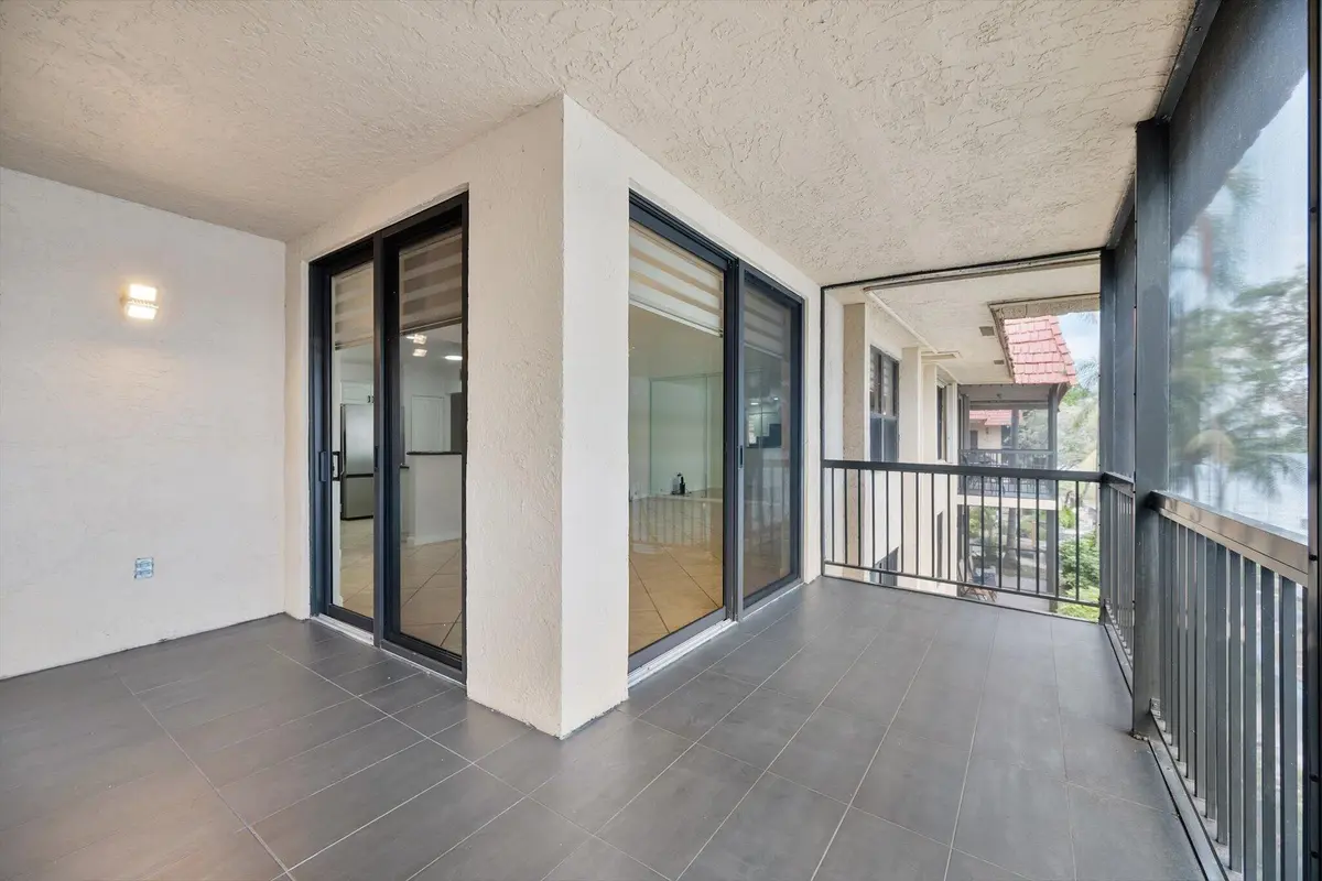 15-740 NE 199 St APT 205G_015 at 740 NE 199th Street 205g, Miami