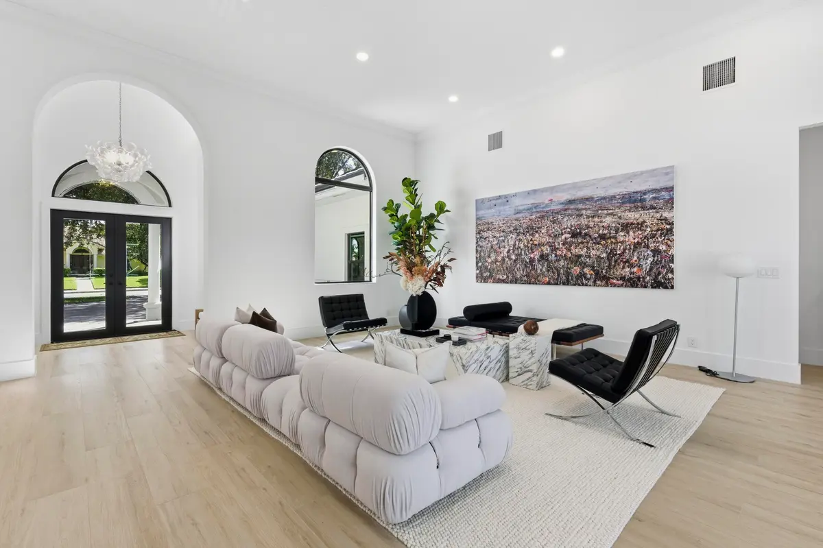 LIVING ROOM at 2557 Seminole Circle, West Palm Beach