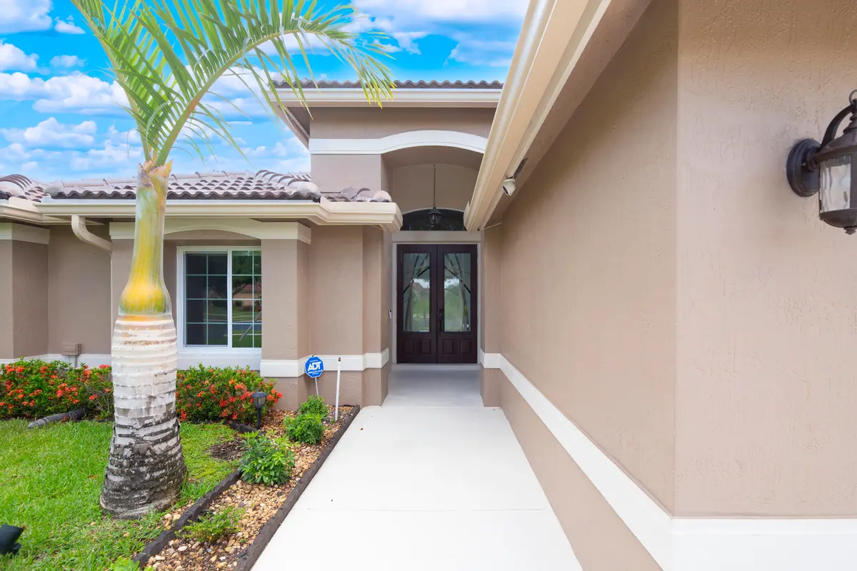 Front enterance at 421 SW Crabapple Cove, Port St. Lucie