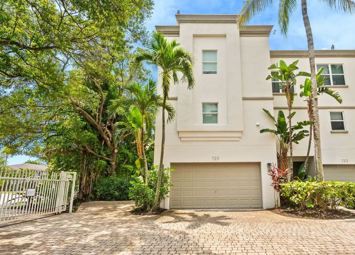 37-web-or-mls-DSC01418 COVER at 725 SW 4th Avenue, Fort Lauderdale