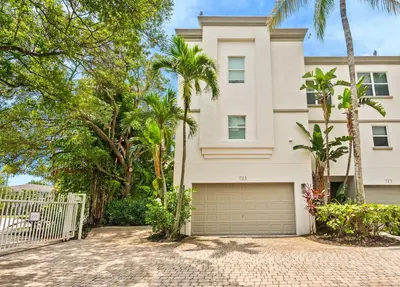 725 SW 4th Avenue, Fort Lauderdale – Townhouse for sale