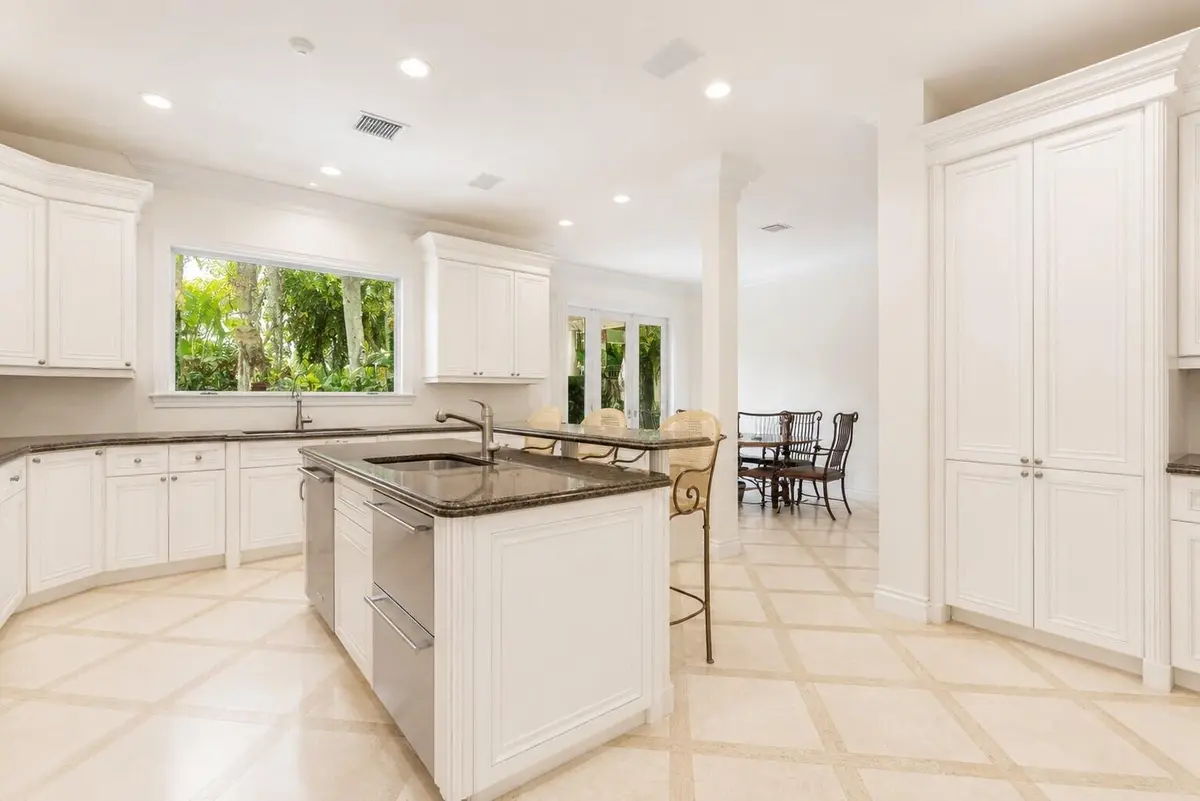kitchen with island at 286 Jamaica Lane, Palm Beach