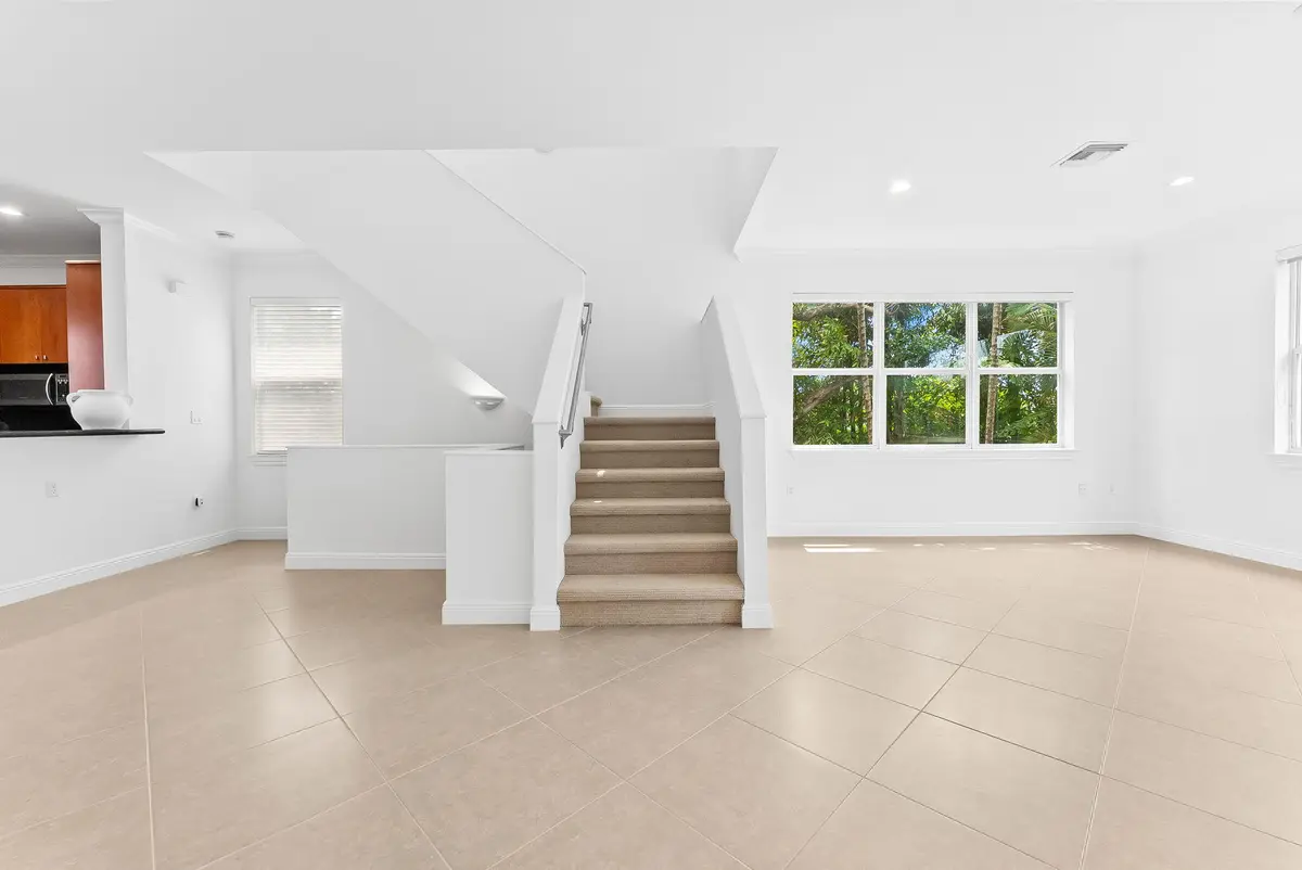 21-web-or-mls-DSC01343 at 725 SW 4th Avenue, Fort Lauderdale