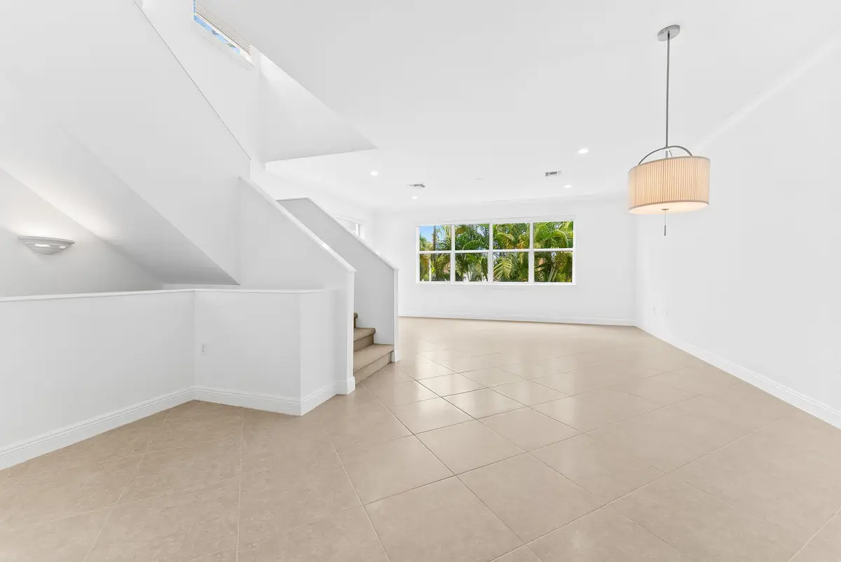 22-web-or-mls-DSC01351 at 725 SW 4th Avenue, Fort Lauderdale