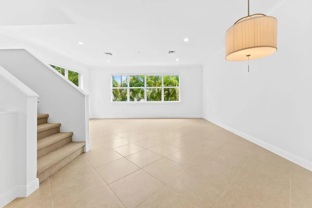 26-web-or-mls-DSC01366 at 725 SW 4th Avenue, Fort Lauderdale