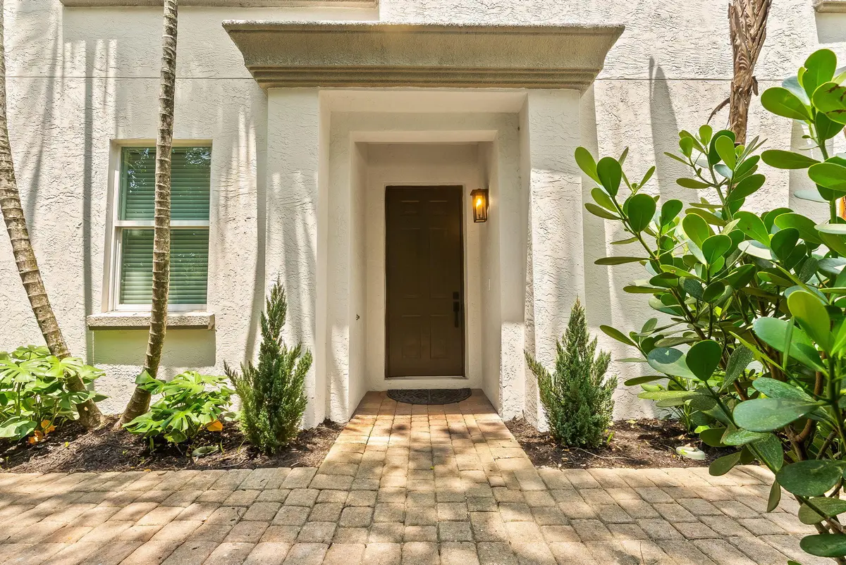 38-web-or-mls-DSC01424 at 725 SW 4th Avenue, Fort Lauderdale