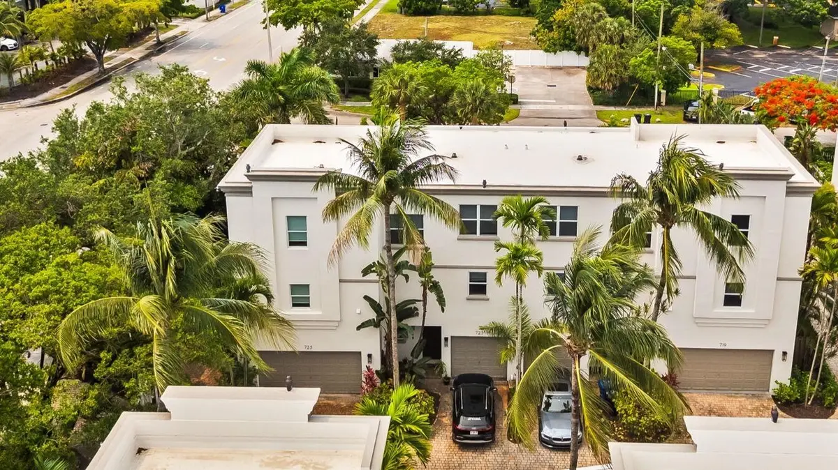 large-019edb54-8fc2-72c7-aa9a-f3a10aee03 at 725 SW 4th Avenue, Fort Lauderdale