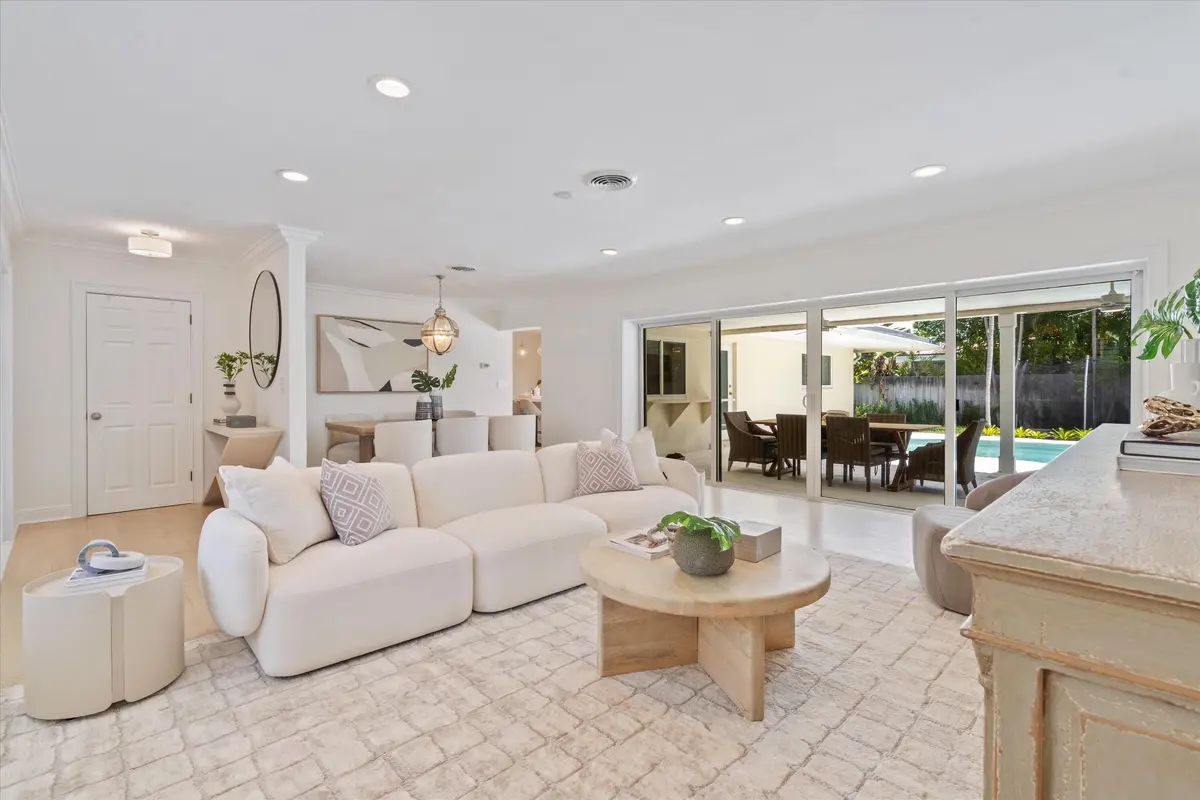 04_beyc6a456cdf48279 at 2889 NE 26th Street, Fort Lauderdale