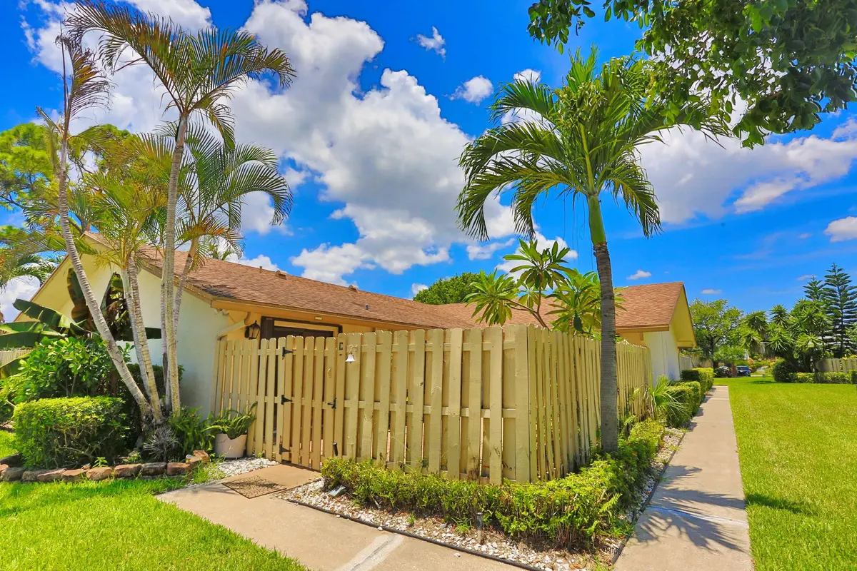 Fenced Courtyard at 714 NW 27th Avenue C, Delray Beach