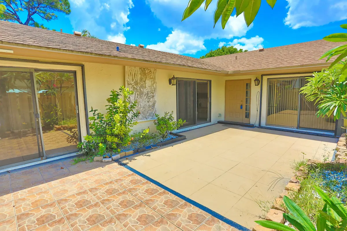 Courtyard at 714 NW 27th Avenue C, Delray Beach