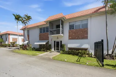 3550 NW 8th Avenue 812, Pompano Beach – Condominium for sale