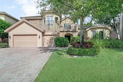 10513 Versailles Boulevard, Wellington – sold