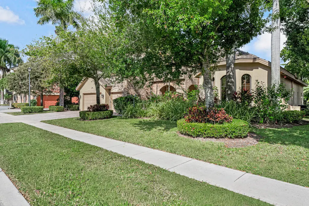 Front at 10513 Versailles Boulevard, Wellington
