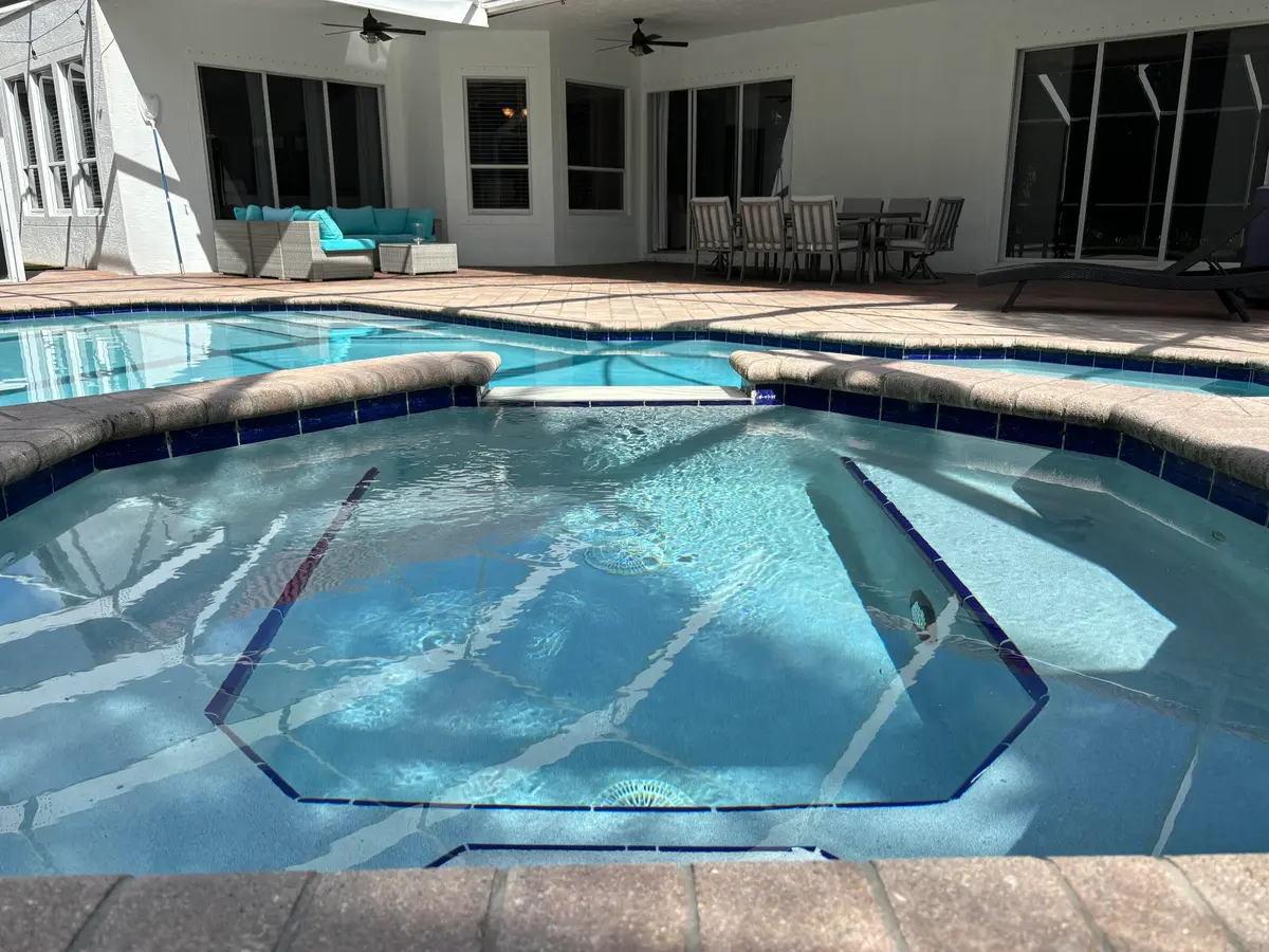 Jacuzzy at 1920 S Club Drive, Wellington