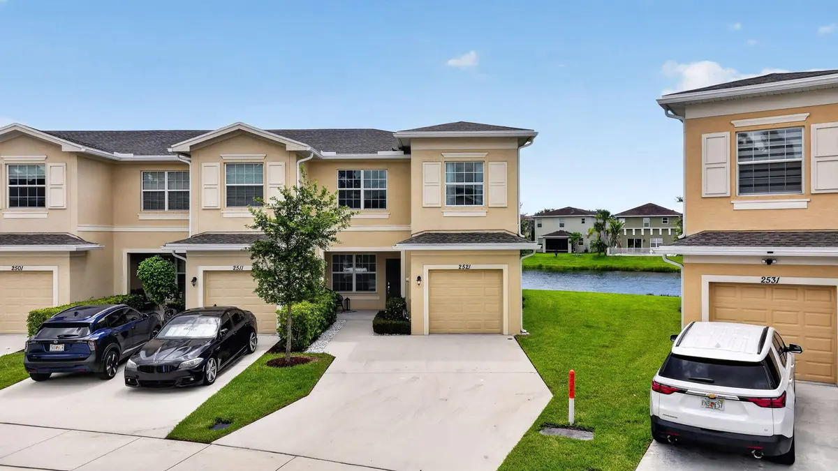 Vizcaya Falls Lakeview at 2521 NW Treviso Circle, Port St. Lucie