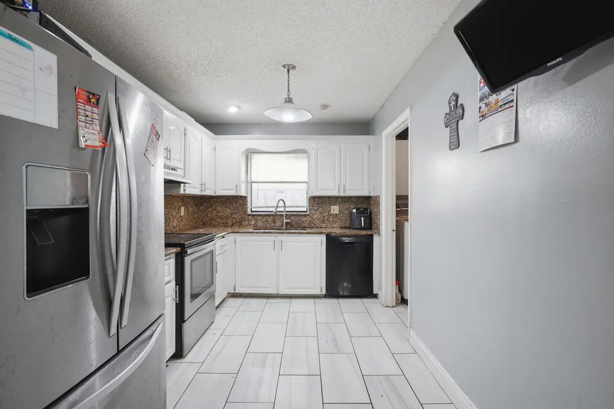 12-web-or-mls-dsc04815 jhonatan rubio at 1301 SW 75th Avenue, North Lauderdale
