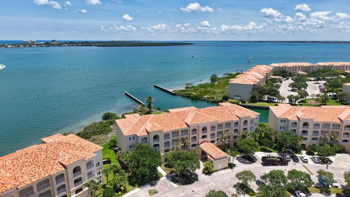 Harbour Isle at 21 Harbour Isle Drive Ph02, Fort Pierce