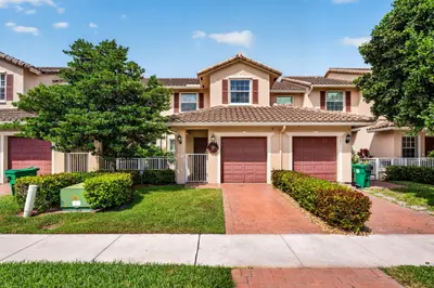 3355 Lakeside Drive, Davie – Townhouse for sale