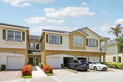 1560 SE Sheffield Terrace 103, Stuart – sold