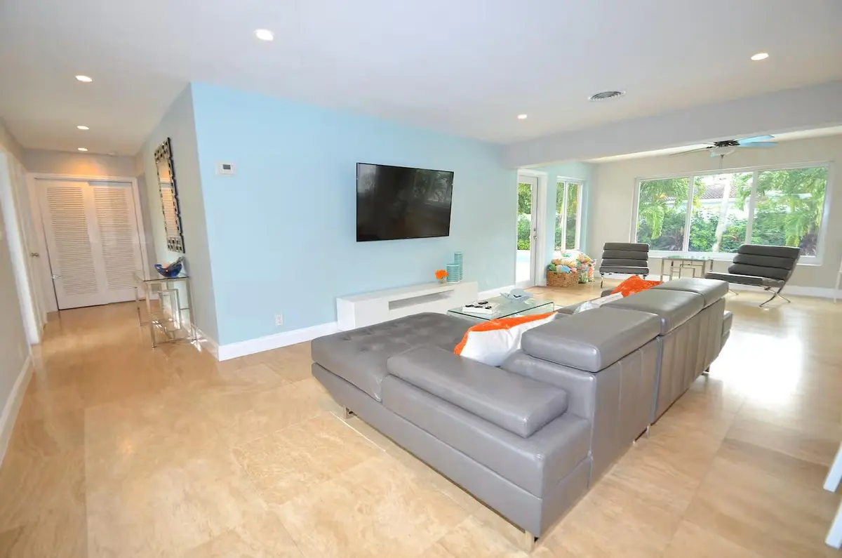 Living II at 2060 Coco Palm Place, Lauderdale-By-The-Sea