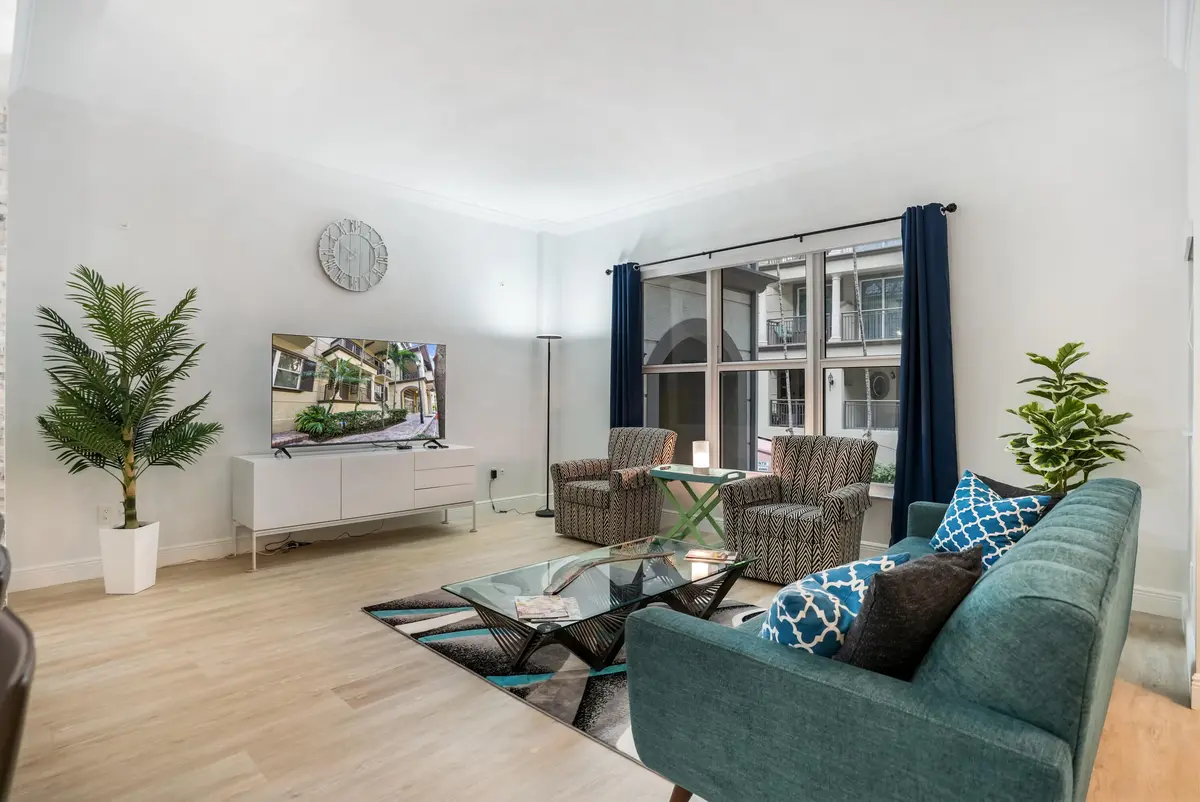 Living area at 2609 NE 14th Avenue 114, Wilton Manors