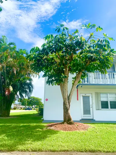 81 Kingswood E, West Palm Beach – Condominium for sale