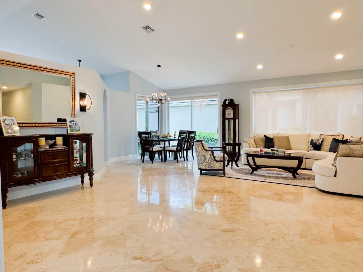r2 at 9091 Long Lake Palm Drive, Boca Raton