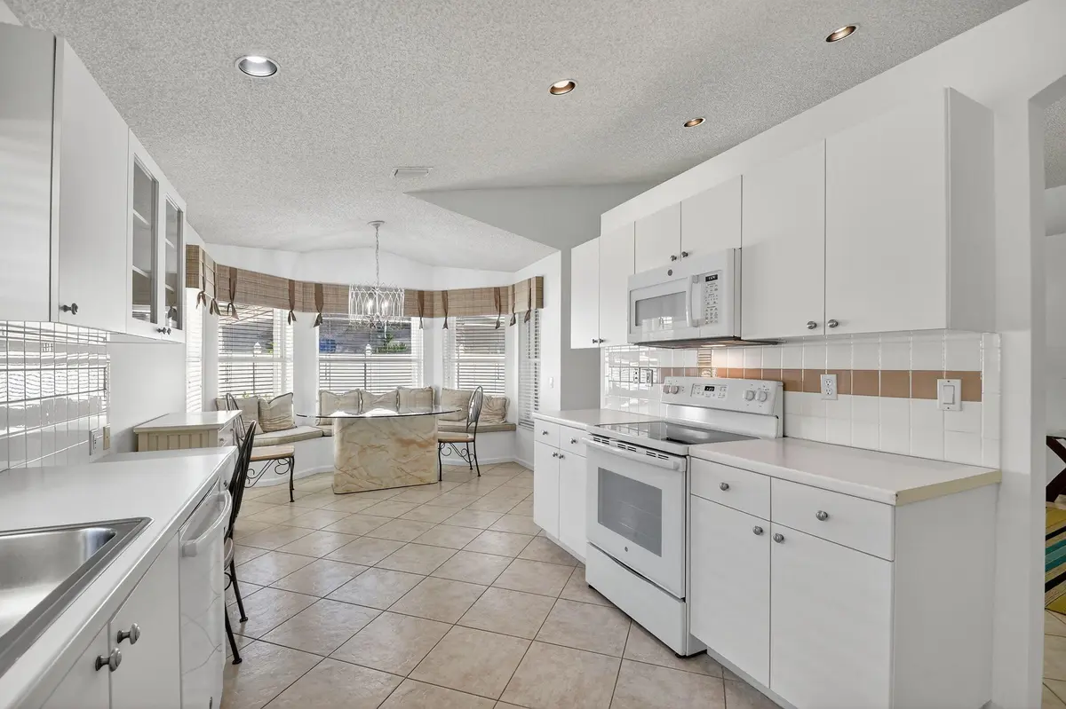 Eat-in kitchen at 11769 Castellon Court, Boynton Beach