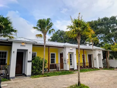 2221 NW 64th Avenue, Sunrise – Triplex for sale