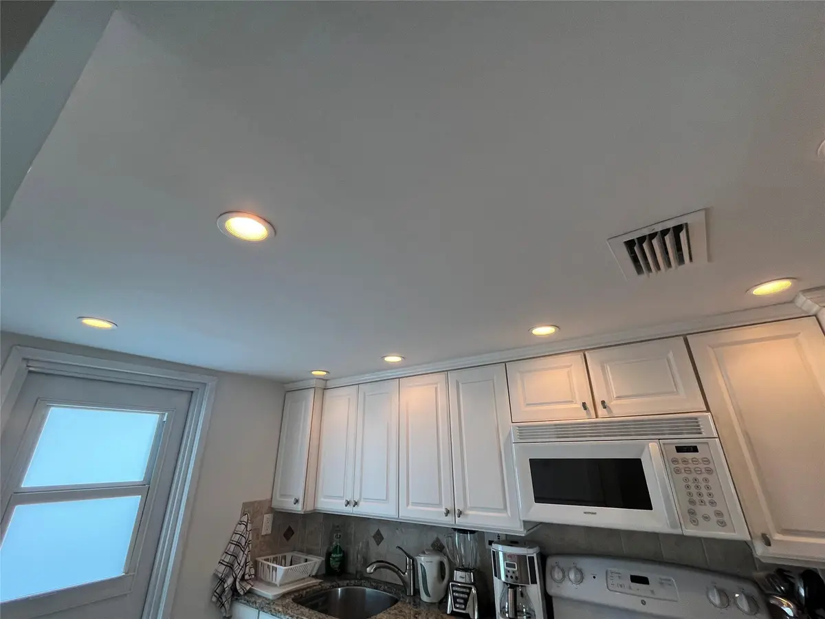 recessed lighting in kitchen at 333 NE 21st Avenue 318, Deerfield Beach