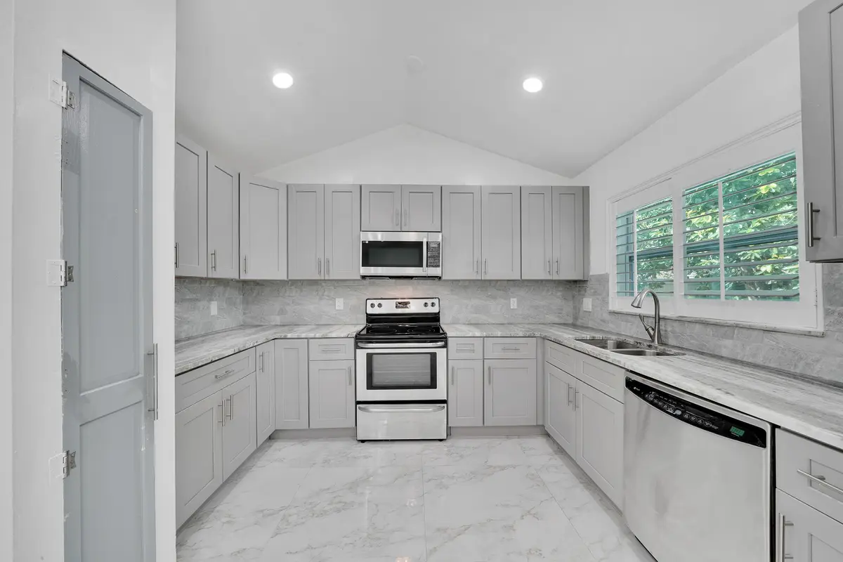 Kitchen (4) at 724 Avenue Chaumont, Delray Beach