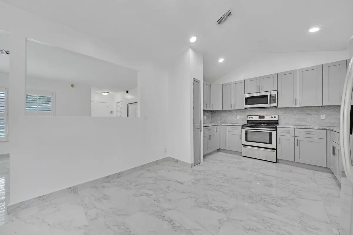 Kitchen (3) at 724 Avenue Chaumont, Delray Beach