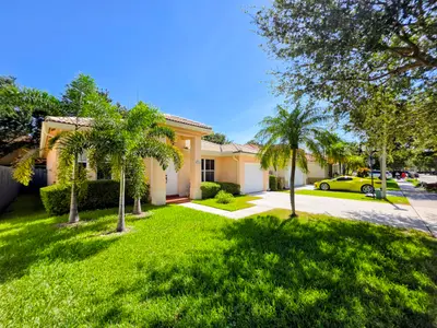 14013 N Cypress Cove Circle, Davie – Single Family Residence for sale