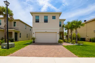 713 NW Leonardo Circle, Port St. Lucie – Single Family Residence for rent