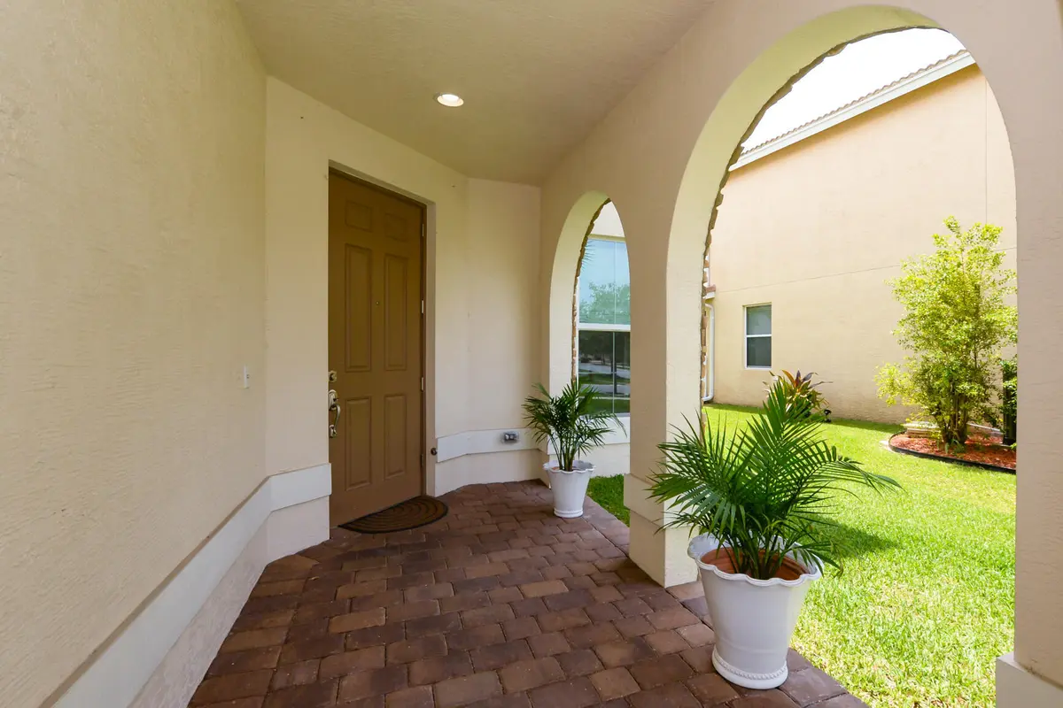 713 NW Leonardo Circle, Port St. Lucie, FL – photo 3