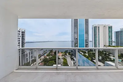 600 NE 27th Street 1605, Miami – sold