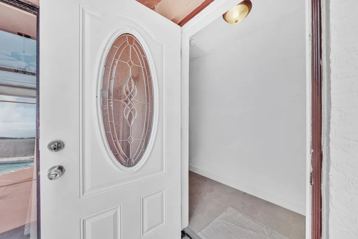 4 Entryway (1) at 4757 Sunny Palm Circle A, West Palm Beach