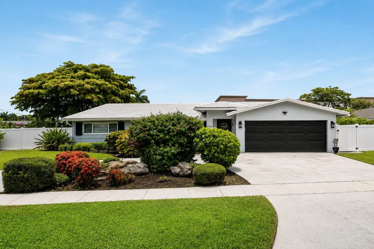 Front of House w circular driveway at 3203 NE 6th, Boca Raton