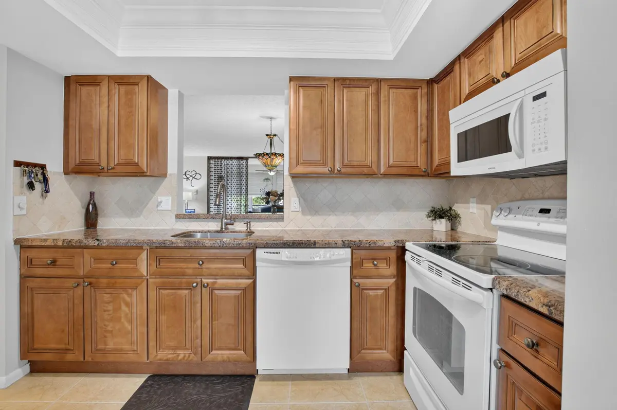 16-web-or-mls-DSC_9243 at 11 Willowbrook Lane 204, Delray Beach
