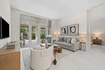 220 SE Mizner Boulevard 102, Boca Raton – sold