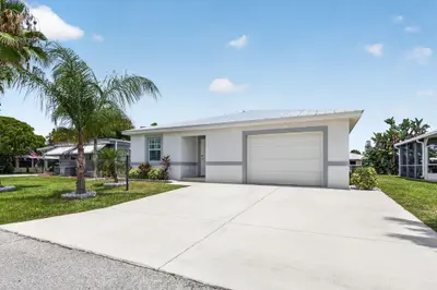 38 Spanish Way, Port St. Lucie – Single Family Residence for sale