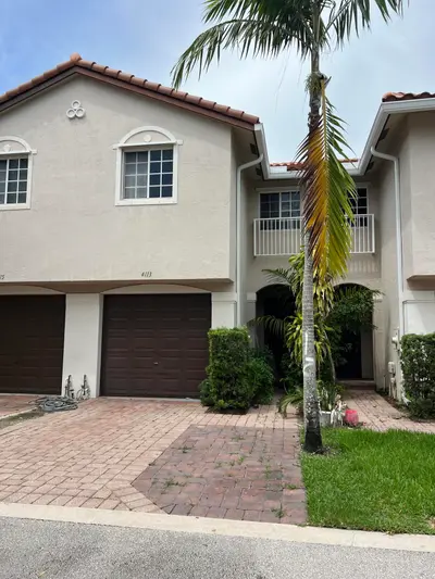 4113 Napoli Lake Drive, Riviera Beach – Townhouse for sale