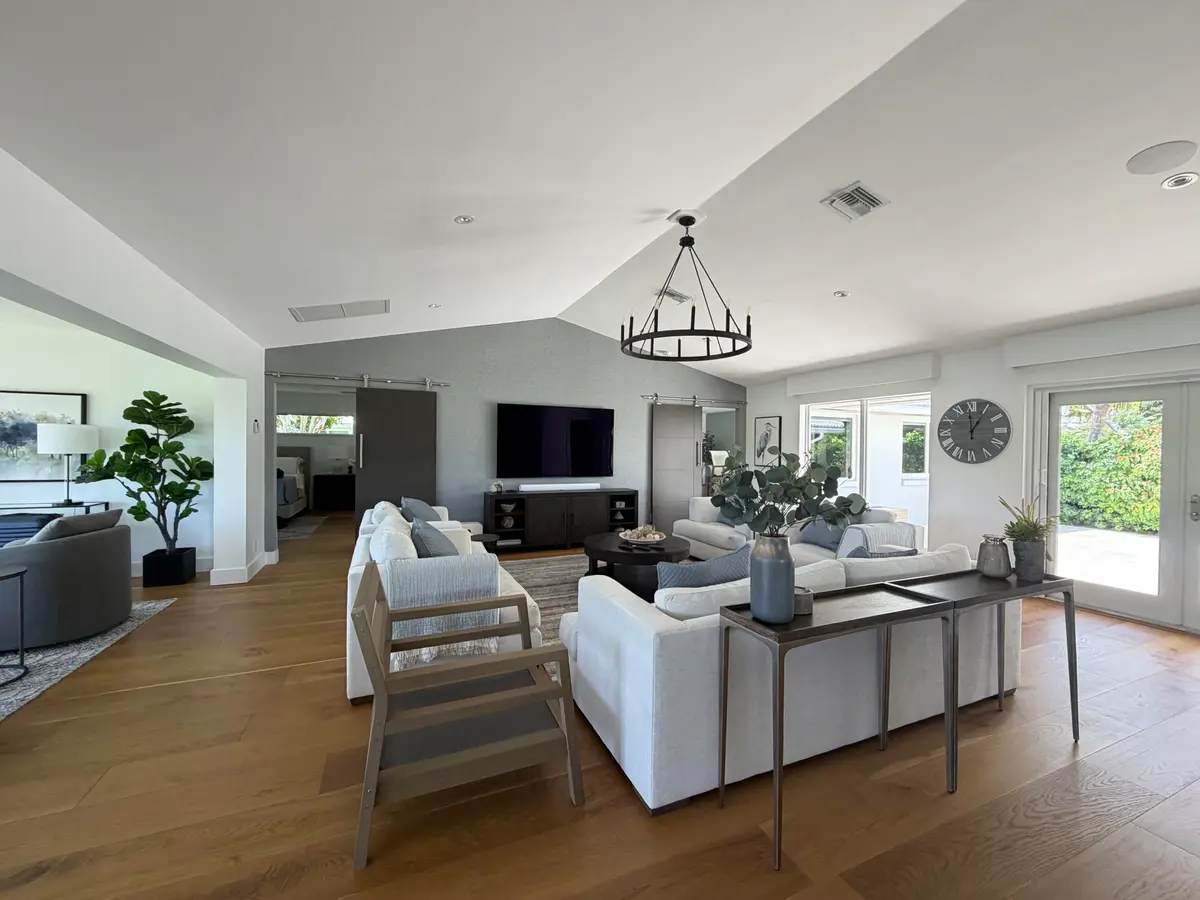 living area at 10860 Tamarisk Trail, Boynton Beach