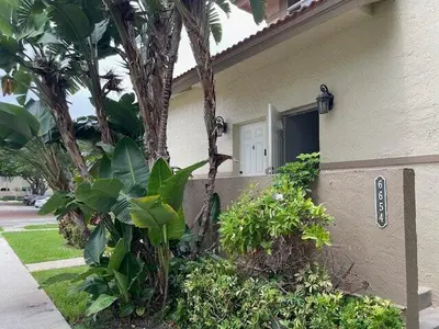 6654 Via Regina, Boca Raton – Townhouse for sale